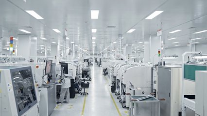 陽光電源光伏逆變器SMT生產(chǎn)車間自動化產(chǎn)線,產(chǎn)品出口150多個(gè)國家和地區(qū)。